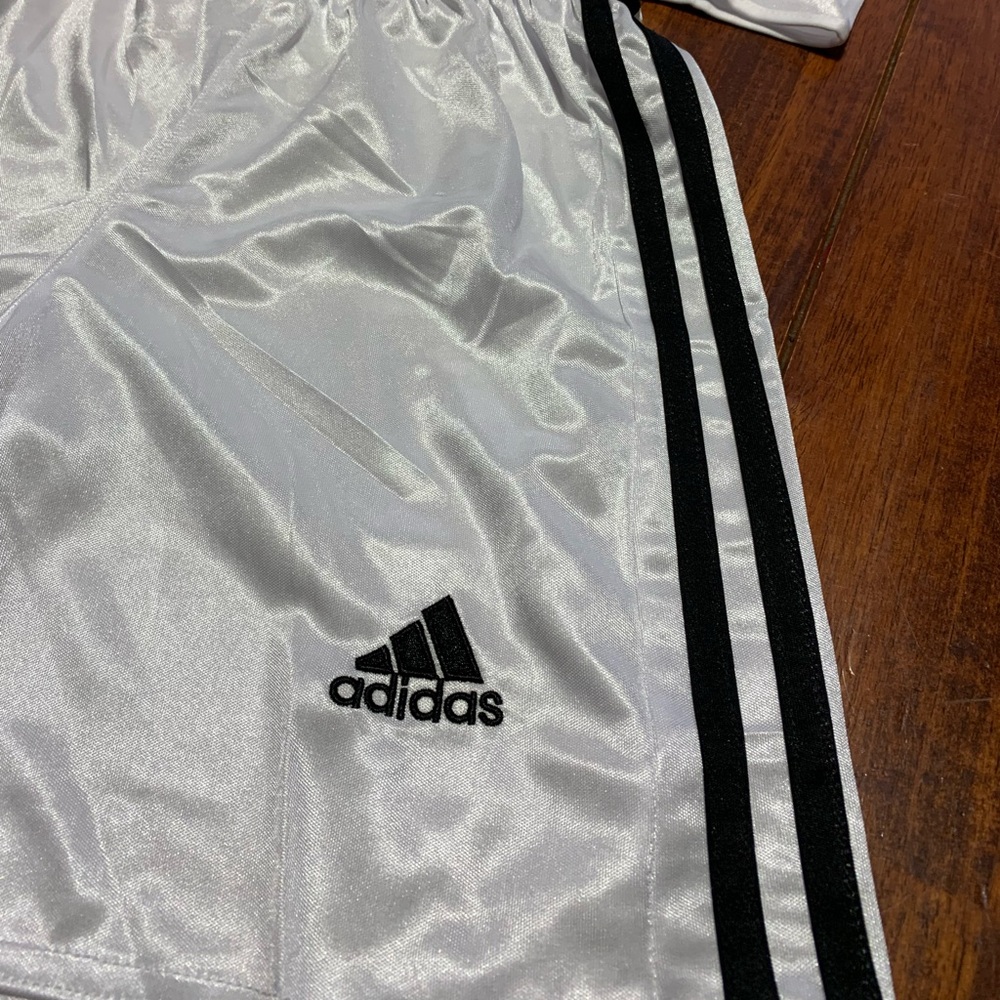 Kids Retro Real Madrid 04/05 Jersey - Picture 4 of 13